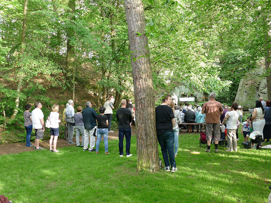 Baunataler Wallfahrt zur Naumburger Fatima Grotte (Foto: Karl-Franz Thiede)